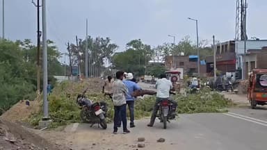 तुलसीपुर: तेजी से हो रहा फोरलेन सड़क निर्माण, हटाए गए विद्युत पोल और पेड़, अधिकारियों ने किया निरीक्षण