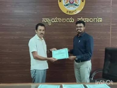 ಶೃಂಗೇರಿ: ಟಿಎಪಿಸಿಎಂಎಸ್ ಚುನಾವಣೆಯಲ್ಲಿ ಗೆಲುವು ಸಾಧಿಸಿದವರಿಗೆ ಪ್ರಮಾಣ ಪತ್ರ ನೀಡಿದ ತಹಶೀಲ್ದಾರ್ ಅನೂಪ್.!