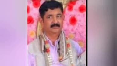 ಹಾಸನ: ಹಾಸನದ ಖಾಸಗಿ ಲಾಡ್ಜ್ನಲ್ಲಿ ಸಾಲಿಗ್ರಾಮದ ಶಿರಸ್ತೇದಾರ್ ತಿಮ್ಮಯ್ಯ ಆತ್ಮಹತ್ಯೆ
