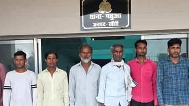निघासन: पढ़ुआ थाना पुलिस ने अलग-अलग मामलों में वारंटी चल रहे 7 अभियुक्तों को विभिन्न स्थानों से किया गिरफ्तार