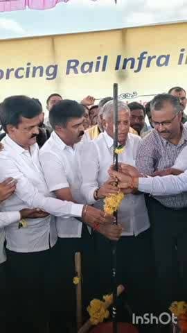 ಅಜ್ಜಂಪುರ: ಪಟ್ಟಣದಲ್ಲಿ ರೈಲ್ವೆ ಮೇಲ್ಸೇತುವೆ ಕಾಮಗಾರಿಗೆ ಶಂಕು ಸ್ಥಾಪನೆ ನೆರವೇರಿಸಿದ ಕೇಂದ ಸಚಿವ ಸೋಮಣ್ಣ.!