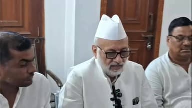 रामपुर: जेल रोड स्थित सपा कार्यालय पर आजम खान के करीबी आसिम राजा ने की प्रेसवार्ता, 2027 में पाँचों सीटें जीतने का दावा