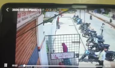 గద్వాల్: గ్యాస్ సిలిండర్ను ఎత్తుకెళ్లిన గుర్తుతెలియని వ్యక్తులు సీసీ కెమెరాలో రికార్డు