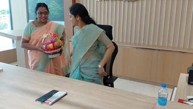 கள்ளக்குறிச்சி: கள்ளக்குறிச்சி மாவட்டத்தின் முதல் பெண் மாவட்ட ஆட்சித் தலைவராக பத்மஜா இன்று பொறுப்பேற்றுக் கொண்டார்