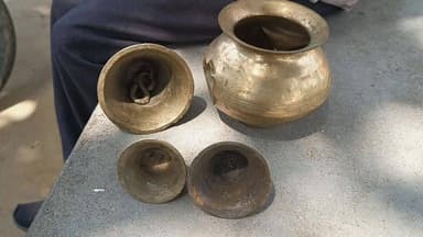 अंबाह: नयापुरा भूमिया बाबा मंदिर से घंटे चोरी करने वाला नाबालिग पकड़ा गया!