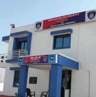 રાજકોટ પૂર્વ: ગોંડલ નજીકથી વધુ એક શખ્સને દારૂ ના જથ્થા સાથે ઝડપી પાડતી રાજકોટ લોકલ ક્રાઈમ બ્રાન્ચ