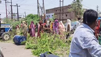 हमीरपुर: सुमेरपुर कस्बे में चार दिन से विद्युत आपूर्ति ठप होने से गुस्साए लोगों ने हाईवे किया जाम