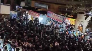 गोवर्धन में अधिकमास मेले पर शनिवार के दिन गिरिराज तलहटी गोवर्धन में उमड़ा श्रद्धालुओं का सैलाब
#goverdhan #Mathuranews ...