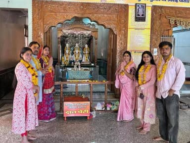 कोलारस नगर के श्री धर्मशाला हनुमान मंदिर पर चल रहे श्रीरामचरितमानस अखंड पाठ के आज के यजमान
श्री सीताराम