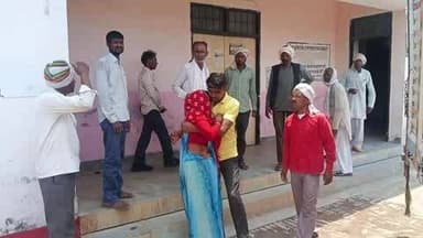 राठ: कुछेछा गांव में जहरीले कीड़े के काटने से 40 वर्षीय किसान की हुई मौत, परिजन बोले- सब्जी के कछवारे में सोते समय काटा
