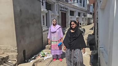 फतेहपुर: सैय्यद वाडा मोहल्ले में दो मासूम बच्चों को छीन पति ने रचाई दूसरी शादी, महिला ससुराल के बाहर खड़ी होकर मांग रही इंसाफ