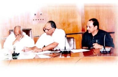 धाराशिवच्या ब्रॉडगेज रेल्वेमार्गाचे शिल्पकार : डॉ. पद्मसिंह पाटील - मनोगत सिनगारे
प्रतिनिधी : जुबेर शेख
मराठवाड्यातील...
