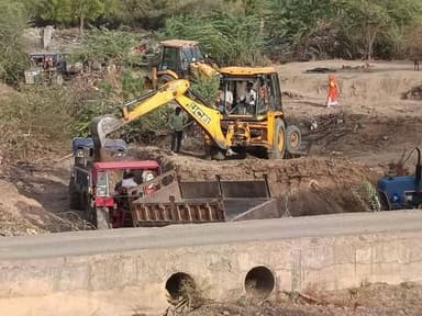 ग्राम ओसरना में नाले से हटवाया जा रहा अतिक्रमण
पिछले वर्ष अतिवृष्टि से घरों में घुसा था पानी, अब मिलेगी राहत
मुख्यमंत...