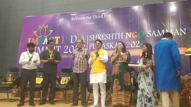इंदौर में आयोजित राष्ट्रीय सर्वश्रेष्ठ NGO सम्मान पुरस्कार 2026 में पुरस्कार वितरण के दौरान G Y j k s Udaipur सम्मानित
