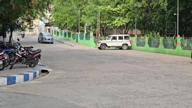 வேலூர்: சத்துவாச்சாரி மாவட்ட ஆட்சியர் அலுவலகத்தில் புதிய ஆட்சியராக லீலா அலெக்ஸ் பொறுப்பேற்பு புதிய ஆட்சியரை அமர வைத்த பழைய மாவட்ட ஆட்சியர்