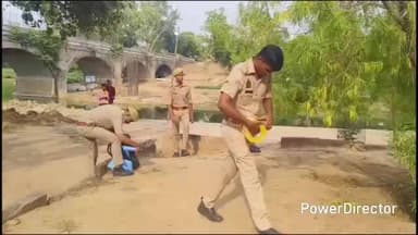 मऊ: कर्वी कोतवाली मंदाकिनी पुल घाट पर नदी में नहाने वाले व्यक्ति की मोबाइल चोरी के शक में हत्या, पुलिस जांच में जुटी
