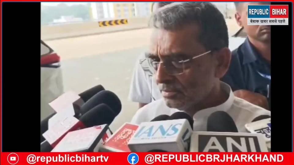 उपेन्द्र कुशवाहा का विपक्षी दलों और अभिषेक बनर्जी पर तीखा प्रहार
#trendingreel #PatnaNews #bihar #trendingvideo #Muz...