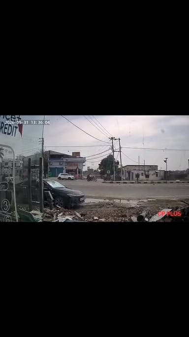 उधम सिंह नगर जिला मुख्यालय रुद्रपुर कोतवाली क्षेत्र में एक बड़ी घटना होते होते टल गई, जहां काशीपुर रोड़ पर एक अनियंत्रित ट...