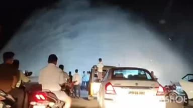 తాండూరు: మండలం లక్ష్మీనారాయణపూర్ మెయిన్ రోడ్డుపై మిషిన్ భగీరథ పైప్ లైన్ లీకేజీ,వాహనదారులకు ఇబ్బందులు