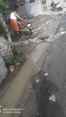 विजयराघवगढ़: कैमोर में पहली बार खुली स्वच्छता व्यवस्था की पोल, सड़कों पर पानी भरने से लोगों को आवागमन में परेशानी