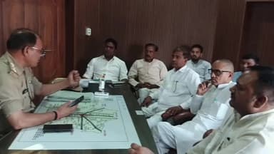 बड़ौत: हिलवाड़ी में मृतक चंद्रपाल कश्यप के परिवार से मिलने जा रहे कश्यप समाज के लोगों को पुलिस ने 2 घंटे हिरासत में रखा