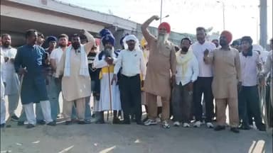 ਕਪੂਰਥਲਾ: ਭਗਵਾਨ ਵਾਲਮੀਕ ਸਾਹਿਬ ਦੇ ਨਿਸ਼ਾਨ ਸਾਹਿਬ ਤੇ ਸਰੂਪਾਂ ਦੀ ਬੇਅਦਬੀ ਦੇ ਰੋਸ ਵਜੋਂ ਵਾਲਮੀਕ ਭਾਈਚਾਰੇ ਨੇ ਅੱਡਾ ਸੁਭਾਨਪੁਰ ਚੌਂਕ 'ਚ ਲਾਇਆ ਧਰਨਾ