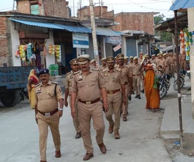 जनपद कुशीनगर में शान्ति/सुरक्षा एवं कानून व्यवस्था को सुदृढ़ बनाये रखने हेतु क्षेत्राधिकारी खड्डा श्री वीरेन्द्र कुमार स...