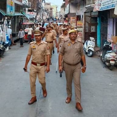 एसएसपी #Bulandshahr के निर्देशन में जनपदीय पुलिस द्वारा अपराध नियंत्रण, शान्ति एवं कानून-व्यवस्था बनाए रखने के दृष्टिगत ...