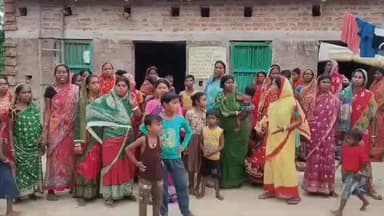 বরাবাজার: গ্রামে মদ বিক্রয়ের বিরুদ্ধে অভিযানে নামলো পাততোরিয়া গ্রামের মহিলারা