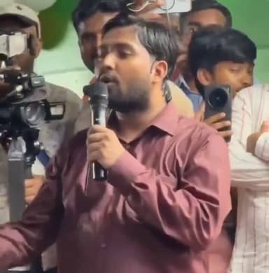 टीवी स्टूडियो पत्रकार वर्सेज यूटूबर शिक्षकों के बीच वार प्रति वार छिड़ चुका है। हां , इस विवाद का शुभारंभ खान बाबू ही किए...