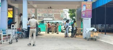 कैमूर जिले के मोहनिया थाना क्षेत्र के तुलसीपुर के समीप ईंट लदा ट्रैक्टर पलटा,चालक की मौत...