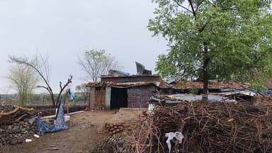 Aaj aandi tufhan ke karan ghar ke chadar ud Gye gav Tolkheda