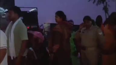 मिर्ज़ापुर: कछवा में प्रधान के परिवार पर हमला, टेंट कारोबारी बेटे की मौत, पांच घायल, गांव में एम्बुलेंस और पुलिस मौके पर