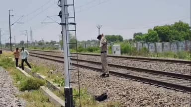 मुरैना: नीट परीक्षा देकर लौट रहे छात्र का बीआर ऑयल मिल के पास रेलवे ट्रैक पर मिला शव, पोस्टमार्टम के लिए भेजा गया