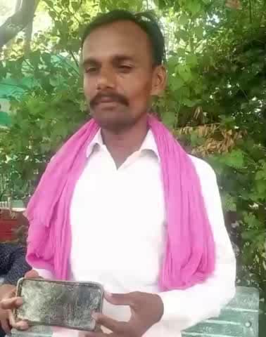 कौंच: बरोदा कला गांव में घटतौली का वीडियो बनाने पर कोटेदार ने तोड़ा मोबाइल, पीड़ित ने एसडीएम से न्याय की गुहार लगाई