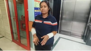 ग्रेटर नोएडा के सेक्टर म्यू-2 स्थित शिव शक्ति अपार्टमेंट में आवारा कुत्तों का आतंक, आधा दर्जन से ज्यादा लोगों को खाया, स...