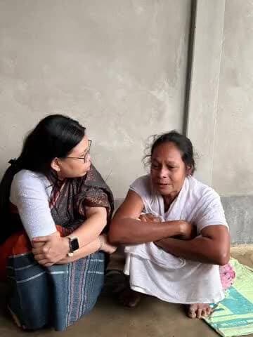 কুমারঘাট: পেঁচারথল এলাকার এক ব্যক্তি মারা যান তাদের বাড়িতে ছুটে যান মন্ত্রী