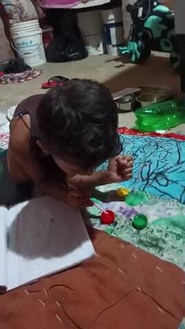 paisa n hone pr bina paise ke Drawing karte huwe child#child#love