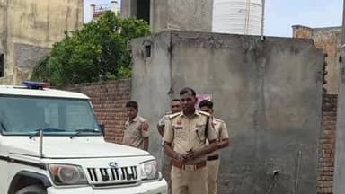 पंचकूला: खगेसरा गांव में पुलिस ने नशा तस्करी के खिलाफ एक घर पर मारा छापा, भारी पुलिस बल मौजूद