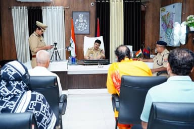 #सुनवाई_समाधान_संतुष्टि
⏭️SSP इटावा @BrijeshS_211 द्वारा जनसुनवाई में आए फरियादियों की सुनी गई समस्याएं, जनसुनवाई के दौ...