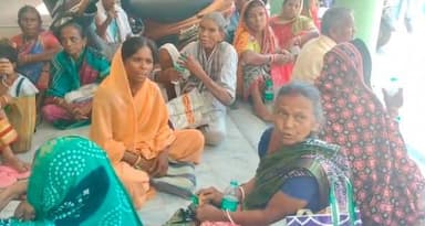 ବ୍ଲକ୍ ଆଗରେ ଧାରଣାରେ ବସିଲେ ବୃଦ୍ଧ ବୃଦ୍ଧା ବିଧବା ଭତ୍ତା ହିତାଧିକାରୀ l
ଘଟଣା ବାଲିଆପାଳ ବ୍ଲକର ବିଭିନ୍ନ ପଞ୍ଚାୟତର ବୃଦ୍ଧ ବୃଦ୍ଧା ବିଧବା ...