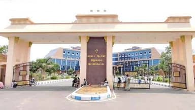 வாலாஜா: ராணிப்பேட்டை மாவட்ட ஆட்சியர் அலுவலகத்தில் மாவட்டத்தில் ஏழாவது மாவட்ட ஆட்சியராக பிரியா பொறுப்பேற்றுக் கொண்டார்