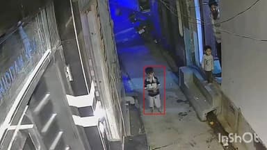 गढ़मुक्तेश्वर: गांव बक्सर में मामूली कहासुनी के बाद दबंगों ने युवक के साथ घर के बाहर की मारपीट, सीसीटीवी फुटेज आया सामने
