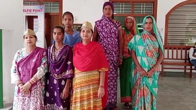 लखीमपुर: महिला स्वरोजगार स्टार्टअप को बैंक से सहयोग न मिलने पर रीबिल्ड आज़ाद हिंद फ़ौज ने कलेक्ट्रेट में डीएम को सौंपा ज्ञापन