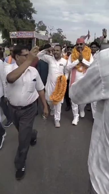 पूरनपुर: सपा में शामिल होने के बाद अशोक राजा का भव्य स्वागत हुआ