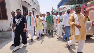 राजगढ़: राजगढ शहर की बदहाल व्यवस्थाओं को लेकर कांग्रेस पार्टी ने नगरपालिका के खिलाफ 'हल्ला बोल' अभियान के तहत किया प्रदर्शन
