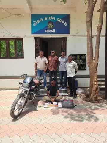 મોરબી: માળીયાના નાના દહીસરા ગામ સહિત અનેક મંદિરોમાંથી ચોરી કરનાર ઝડપાયો