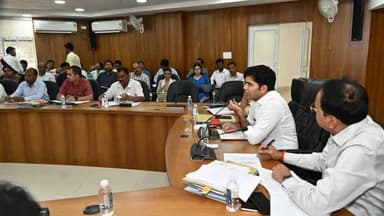 जिला विकास समन्वय समिति की बैठक में योजनाओं की समीक्षा, विभागों के बीच बेहतर समन्वय पर जोर
लोहरदगा: उपायुक्त संदीप कुमार...