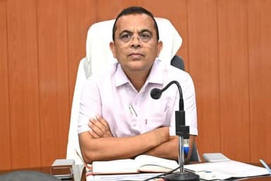 कलेक्टर ने ली साप्ताहिक समय-सीमा की बैठक
सुशासन तिहार के शिविरों में अधिकारी अनिवार्य रूप से रहें उपस्थित, आमजन की समस्...