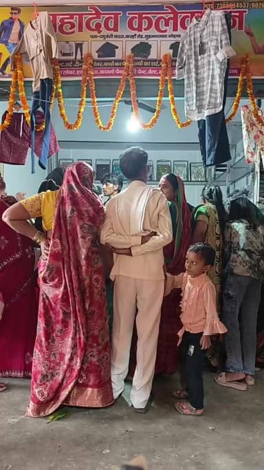 मुहम्मदाबाद गोहना के करहा रोड़ पर महादेव कलेक्शन का भभ्य शुभारंभ अब हर ब्रांड के कपड़े मिलेंगे सबसे सस्ता और सबसे बेहतर